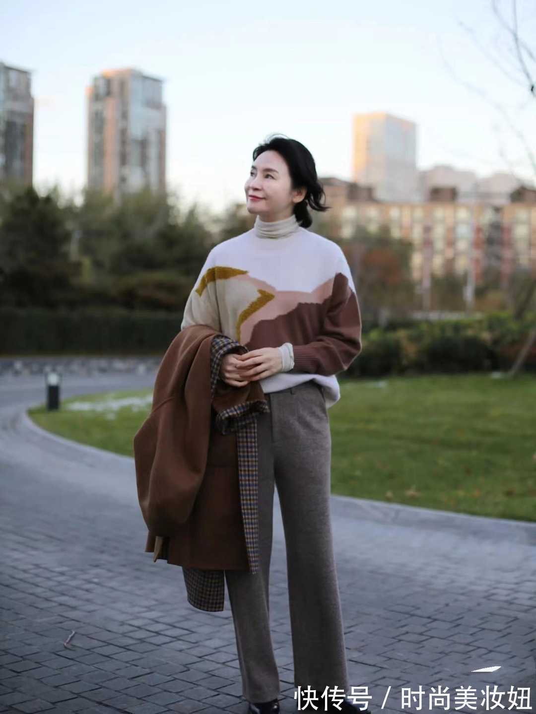 搭配 女人50岁后毛衣别瞎穿,遵从这4个小技巧,想不优雅减龄都难