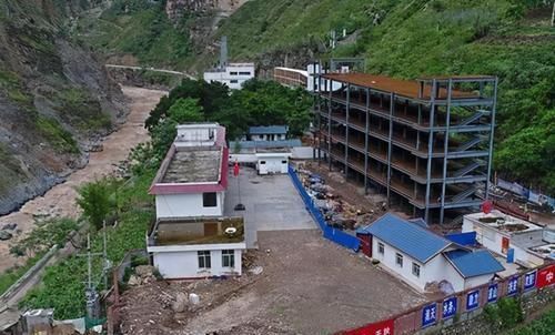 悬崖村|曾闻名全国的“悬崖村”，政府耗资100万修路，今成旅游胜地？