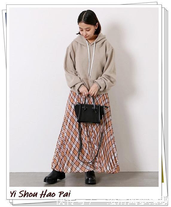 卫衣怎么搭配下装才合适15种增强女人味的轻熟穿搭案例