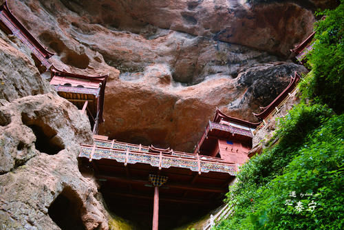 以丹霞景观出名的福建小城，多项世界之最藏在湖山之中，动车直达