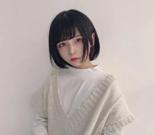 17岁男高中生沉迷“女装”,长相清纯又可爱,男生看了都心动