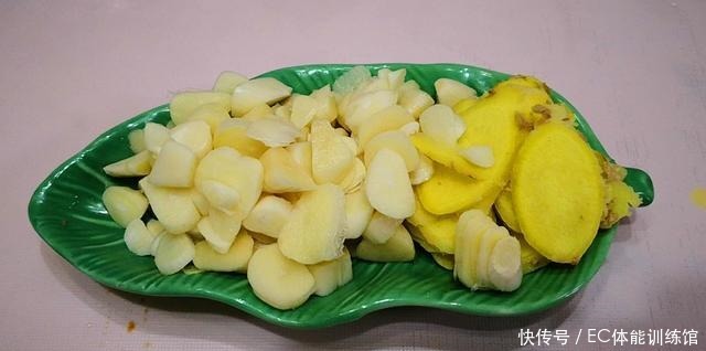 酱黄瓜原来这么简单,不用晾晒,腌完就能吃,香脆爽口又开胃