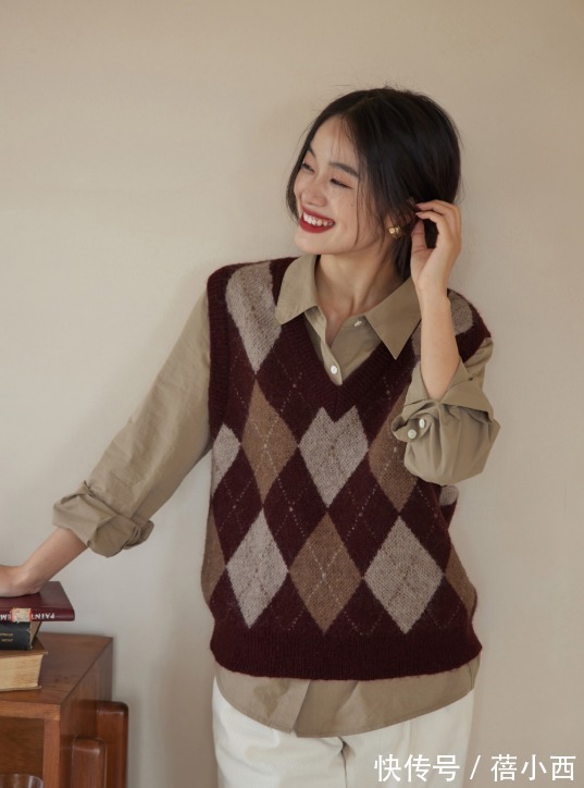 小姐姐|谁说“奶奶衫”很老气?那是你不会搭,这些时髦搭配思路一定要学