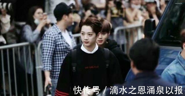 刚回国,就被两大综艺节目同时邀请网友他是谁我不认识啊!