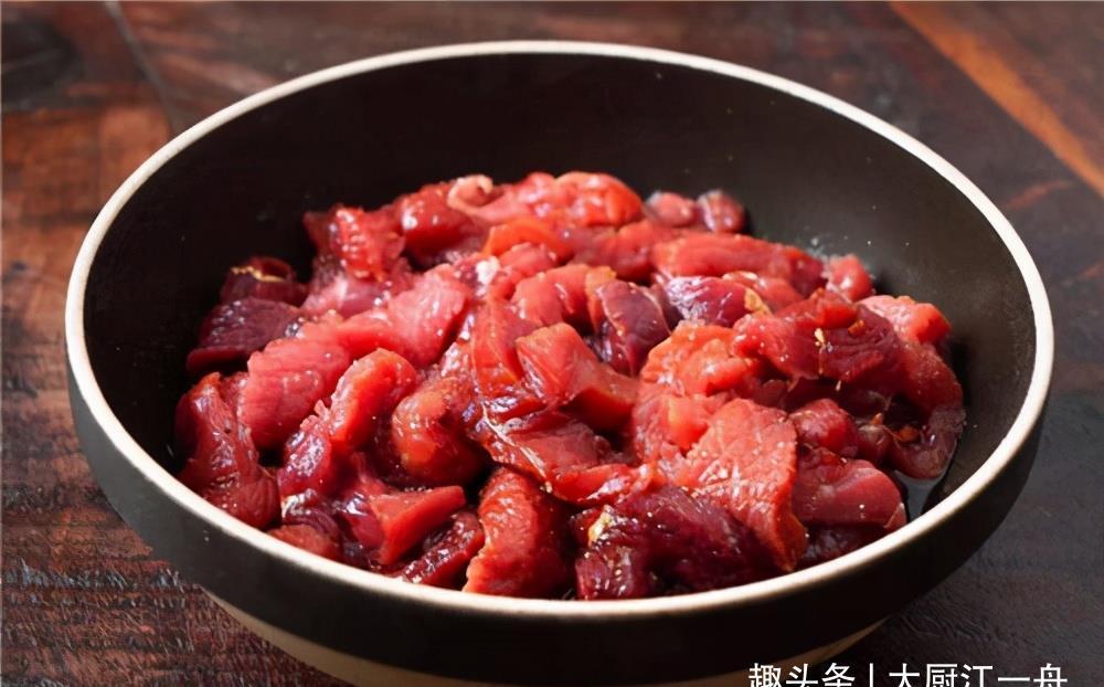 牛肉怎样腌才鲜嫩?饭店大厨教你这样做,牛肉鲜嫩爽滑不老还不柴