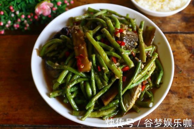 下饭|长豆角烧茄子最好吃的家常做法,软烂入味,非常下饭