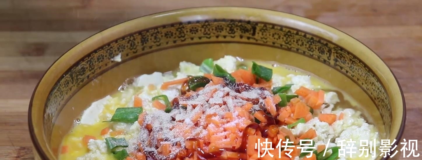 大厨教你豆腐扔进蛋液，擀面杖一压，天天吃都不腻，上桌就被吃光