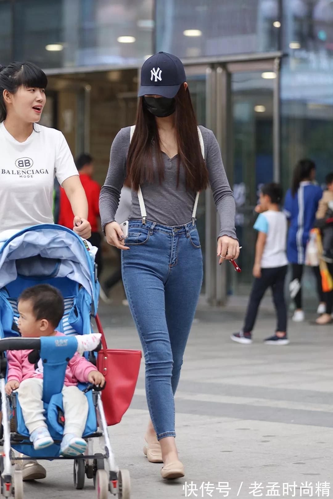 性感 街拍:穿牛仔裤的性感美女