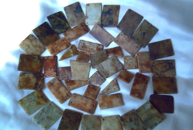 盗墓者|金缕玉衣那么值钱,为何盗墓贼古墓中发现时,只抽金丝不拿玉片?