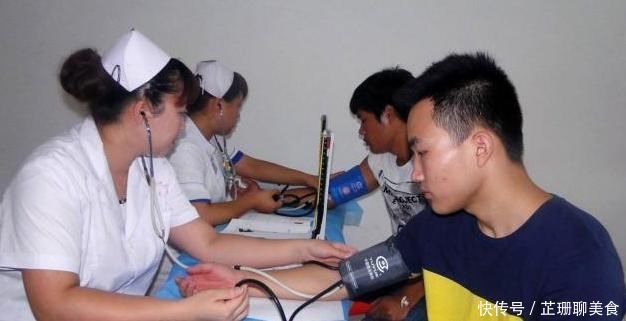 油腻食物|高血压别担心，日常牢记：7个“动作”，轻松稳定血压不飙升