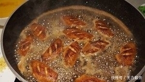 非常简单的一道荤菜,没有做过菜的人也能学会,好吃不腻