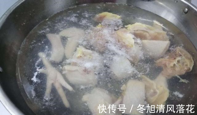 秋季药膳鱿鱼鸡汤！