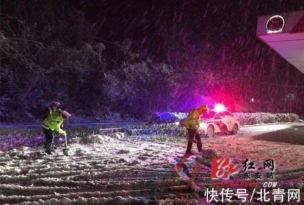 人民警察|东安交警浴“雪”保畅安