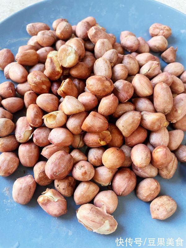 烤花生米（微波炉版）别再用这么做了，教你新吃法