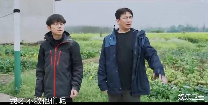 张艺兴晒拖拉机驾照，在《向往5》中拿证学习过程坎坷，何炅被羊拱好逗