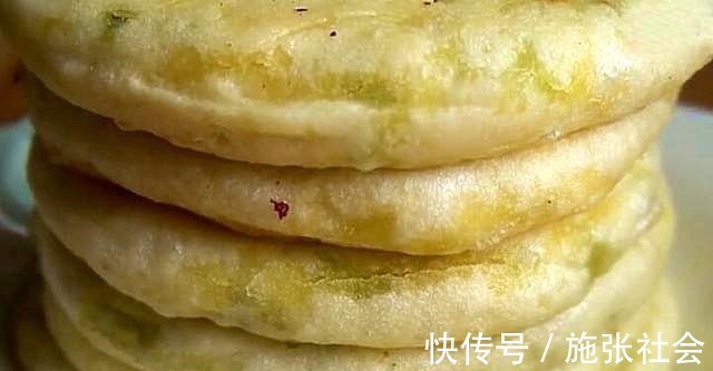 早餐我家常吃这道饼，不揉不擀，简单易做，营养好吃易消化