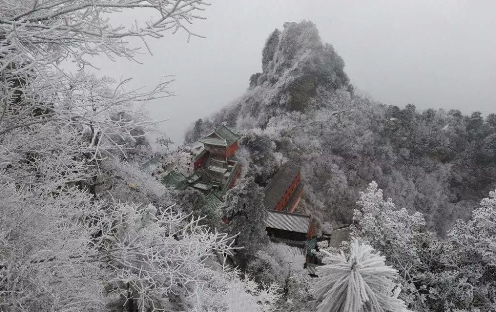 风雪|风雪武当山，仙境藏玄机！大雪封山时，道人、隐士都在干什么！