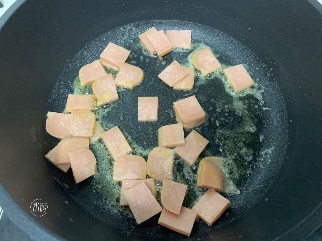 这水果12块一个，用来煮面，奶香浓郁，营养极高，贵点也值