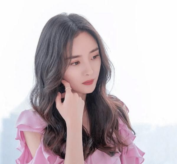 ?你适合“直发”还是“卷发”?主要看这3个部位,发量是关键!