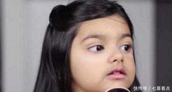 小女孩|4岁小女孩化妆技术逆天,抹眼影打粉底让阿姨们都自愧不如