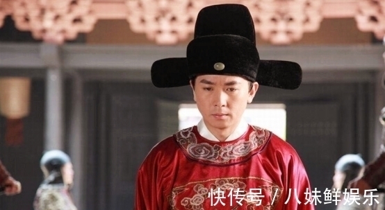 金器&一官员裹草席下葬,300年后坟墓却挖出10亿珍宝,原来另有隐情?