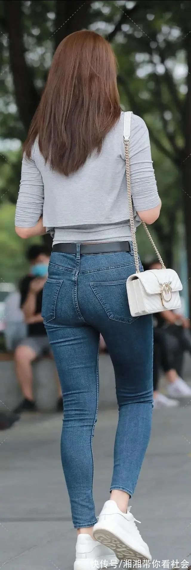 针织裤 身材不够高挑就选择高腰线的打底裤,才能造型美感进阶,衬托气质