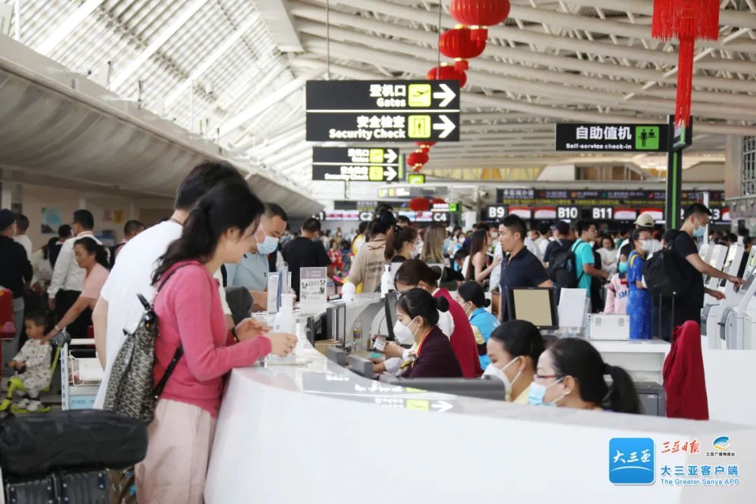 三亚凤凰机场今年以来累计旅客吞吐量逾570万人次