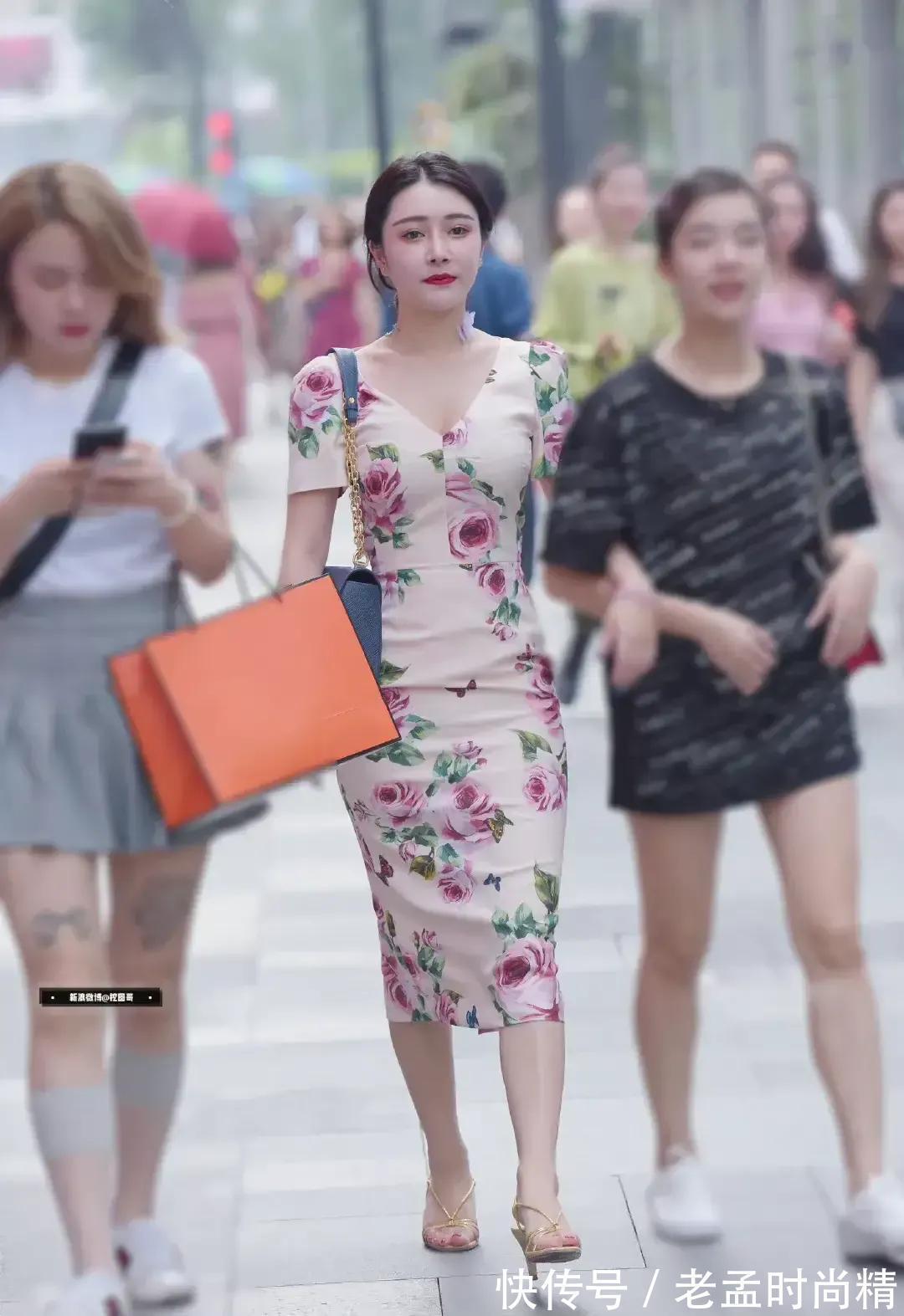 穿搭 街拍美图:连衣裙穿搭的小姐姐们