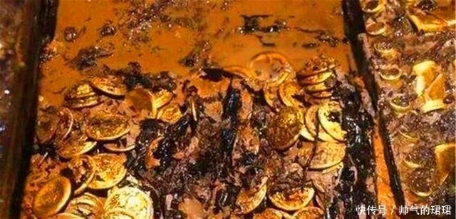 黄金|农民砍柴意外发现藏金洞,从中拉出一车黄金,去银行换钱当场被抓