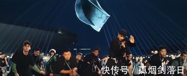 大家都被《这就是街舞》骗了，看到无滤镜的场地，确定是认真的