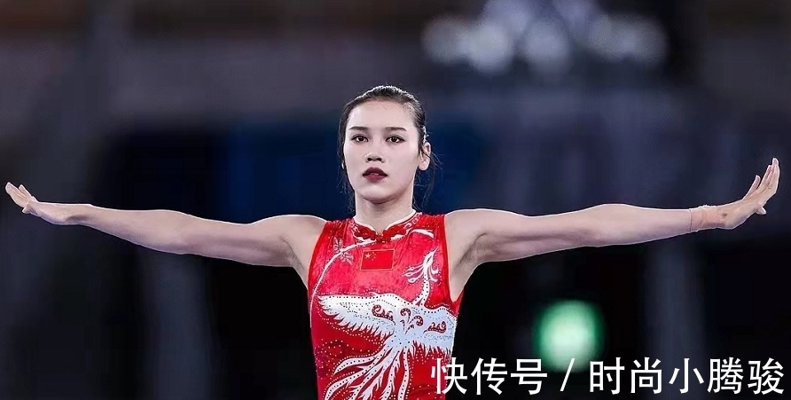 超美|蹦床亚军刘灵玲口红色号大火!私服爱穿紧身针织衫,港式风情超美