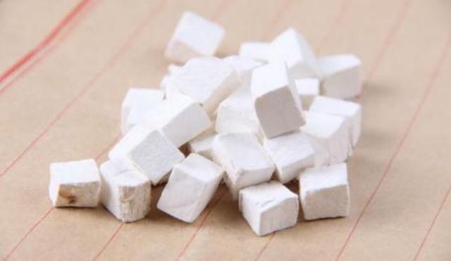 甲状腺结节|常吃洋葱能养甲状腺?想要呵护甲状腺,建议大家多吃3物,常喝4水