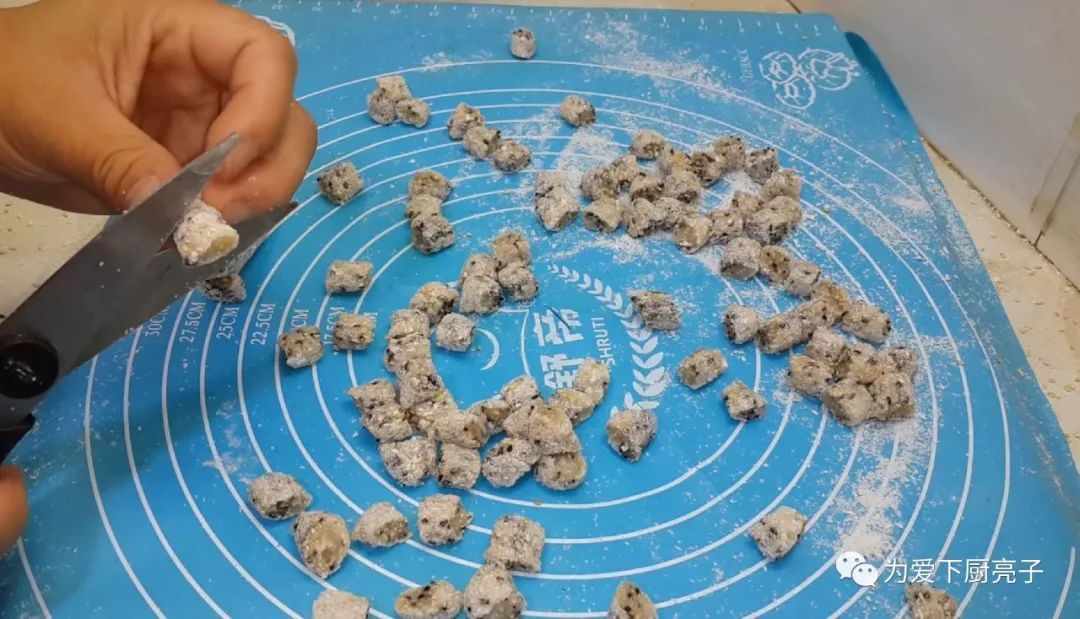 糯米粉也能做糖果吗，教你简单一做，个个软糯香甜，孩子都抢着吃