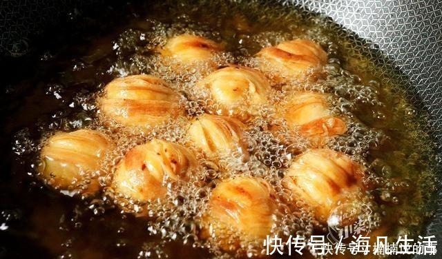 一口酥,做法简单无难度,外酥里软一口一个,越吃越香,太解馋了