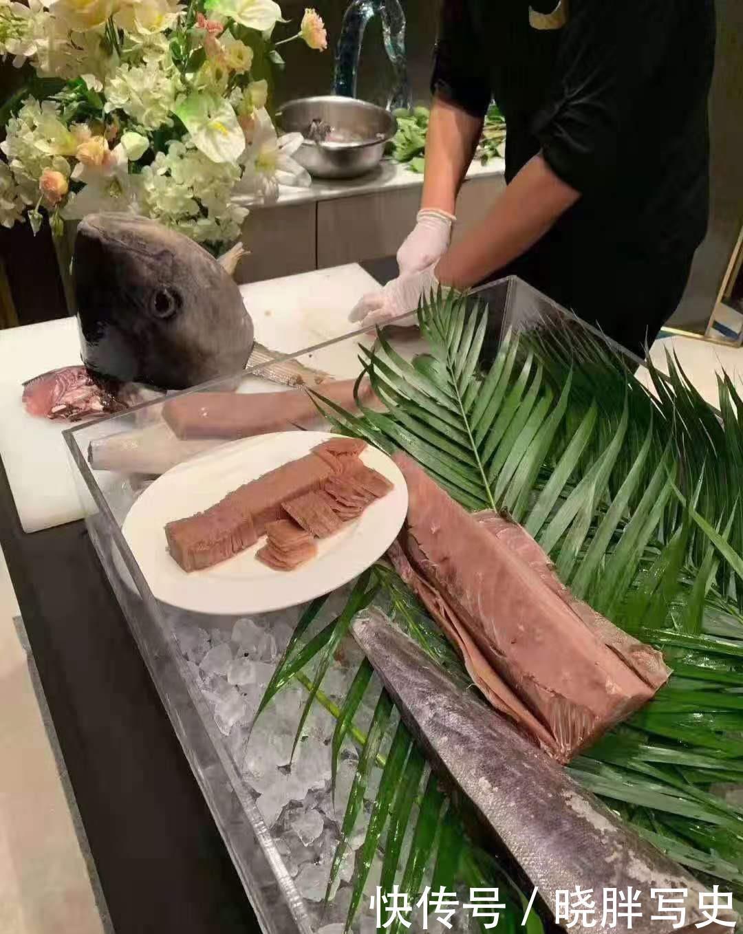 看着|金枪鱼搭配洋酒,别有一番滋味,看着口水直流,一般人还真吃不起