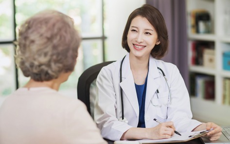 脑梗|61岁阿姨只吃素不吃肉突发脑梗?降脂2误区莫再犯,血脂稳吃3物