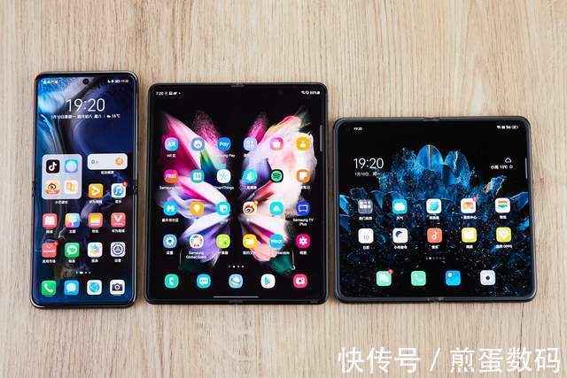 折叠|P50 Pocket对比三星、OPPO横向折叠手机,用起来有哪些不一样?