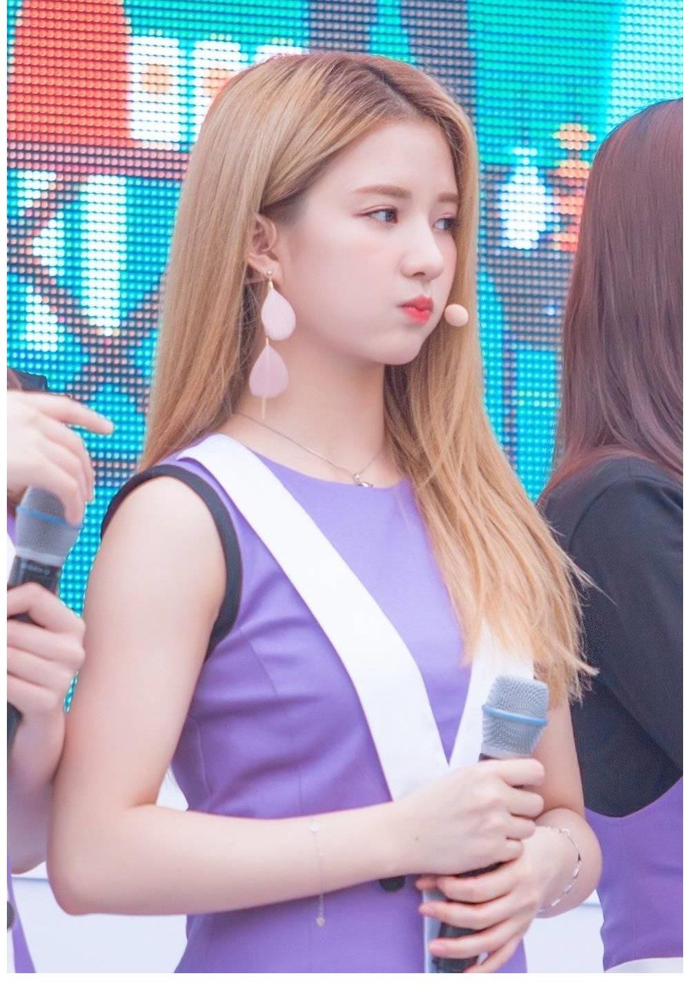 韩文|刘些宁被鹿晗、黄子韬大赞实力强，为何在韩国女团却无人问津