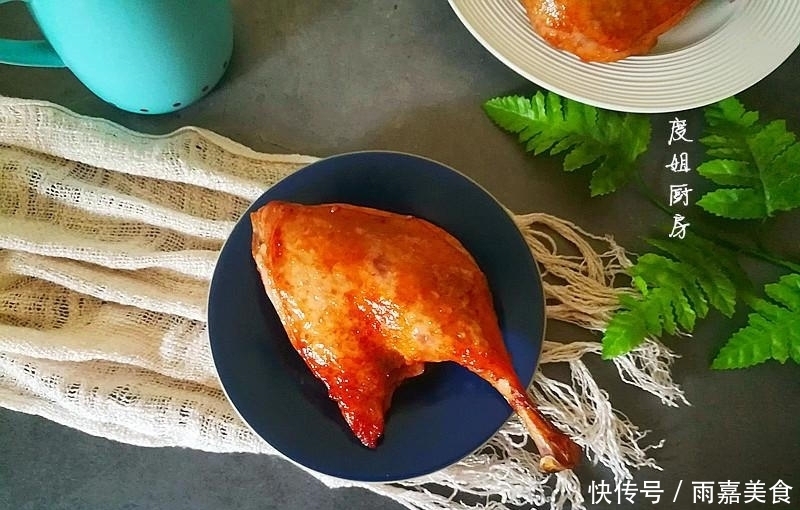 做法|别再买烤鸭了,教你简单做法,比烤鸭店更香,太馋人了