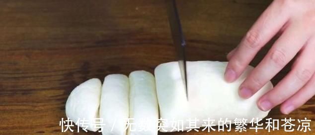 老公|开水一烫，个个鼓大泡！教你面粉新做法，老公孩子天天嚷着吃不腻