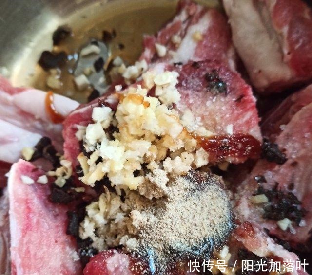 豆豉排骨蒸贝贝南瓜,软烂脱骨,香而不腻