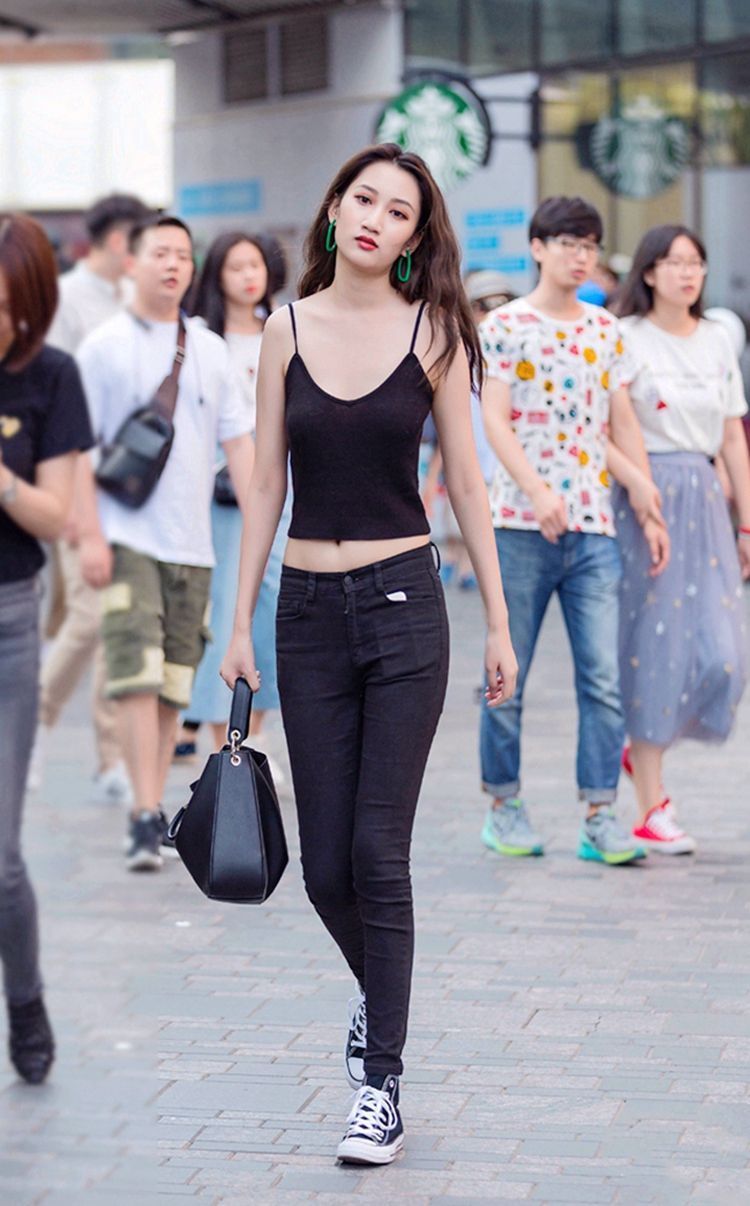 夏日|夏日裙装穿搭,自然少不了短袖连衣裙,简约时尚又显气质