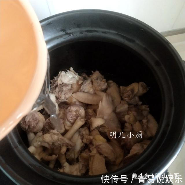 炖鸡汤加点它,气血双补,饱腹解馋,简单煮比牛羊肉还香