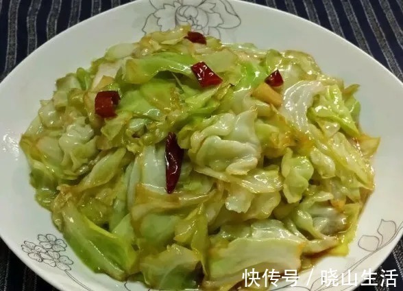 包菜|炒包菜时,不要直接下锅炒,多做一步,味道不输饭店的包菜