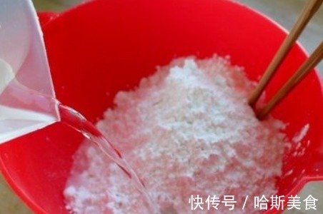 好吃|年糕好吃不用买，教你在家用糯米粉做，一口下去还爆浆，好吃不腻