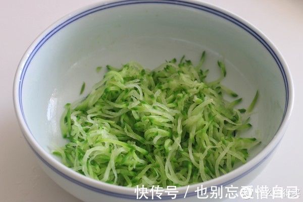 肉丸|炸丸子不用油,照样外酥里嫩,这样做的天天吃都不怕