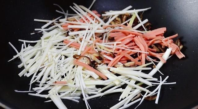 天冷碰到这鱼别手软,做上一道菜,暖胃又暖身,营养极高