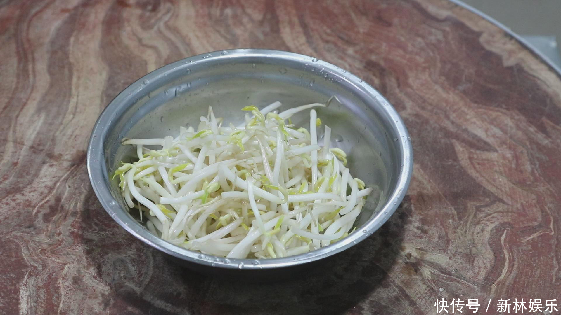 街上卖5元1份的爆炒方便面,大厨教你在家做,连吃一周都不腻