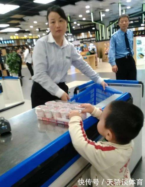 奶奶|“穷就老实告诉孩子”,孩子想吃40一斤的草莓,奶奶做法引热议