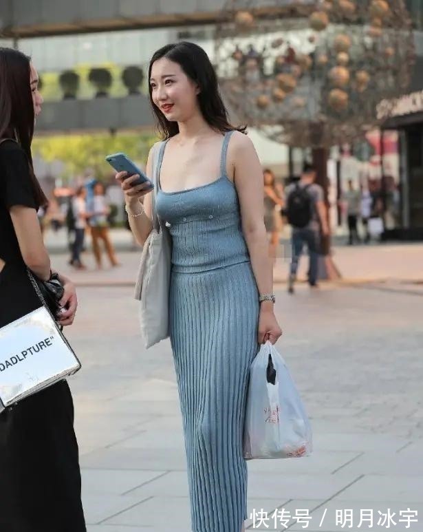 连衣裙 选择时尚连衣裙穿搭, 轻松提升你的外在美, 让气质更显优雅自信